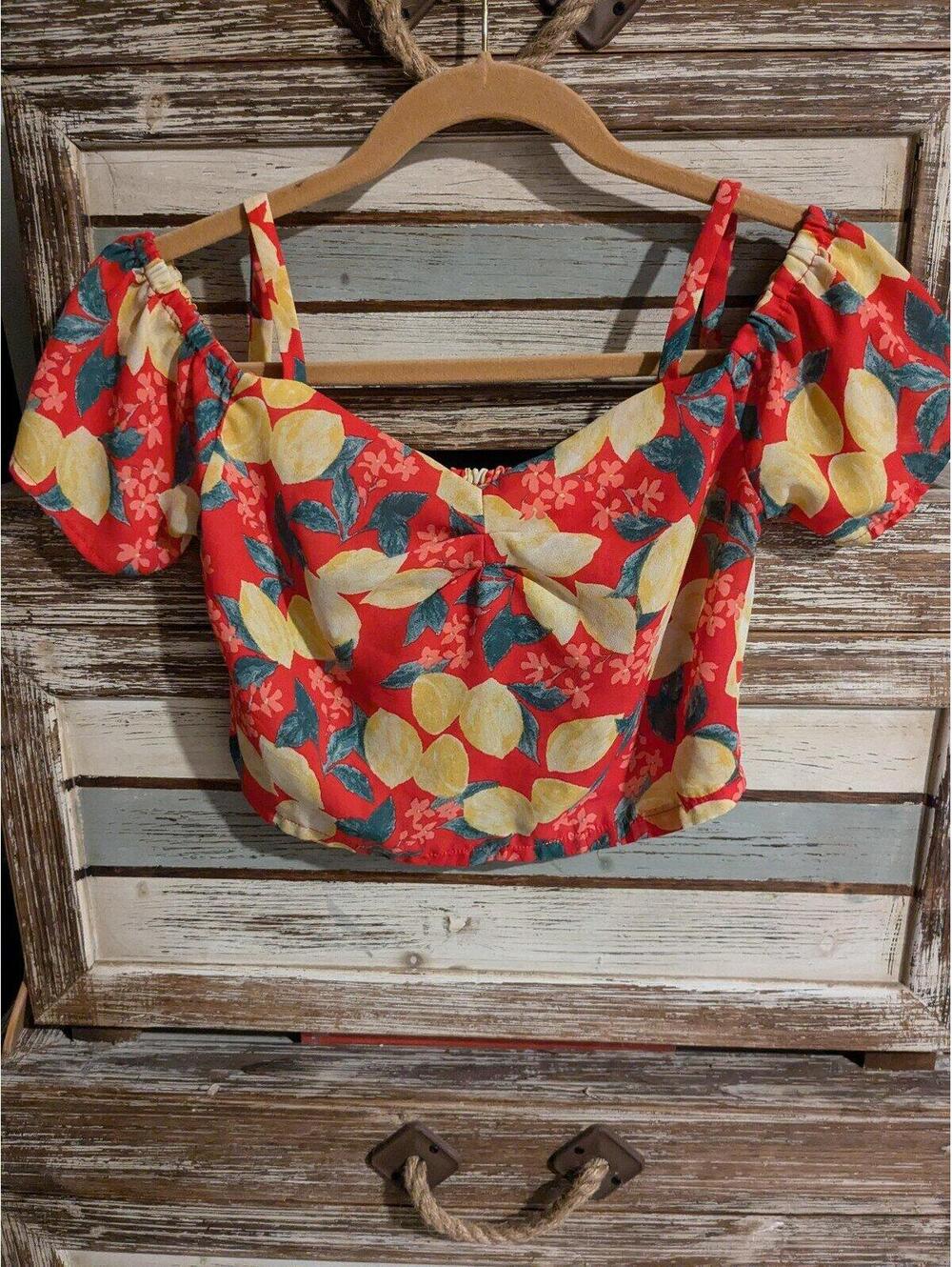 Top Love & Piece Lemon Print Crop top juniors large